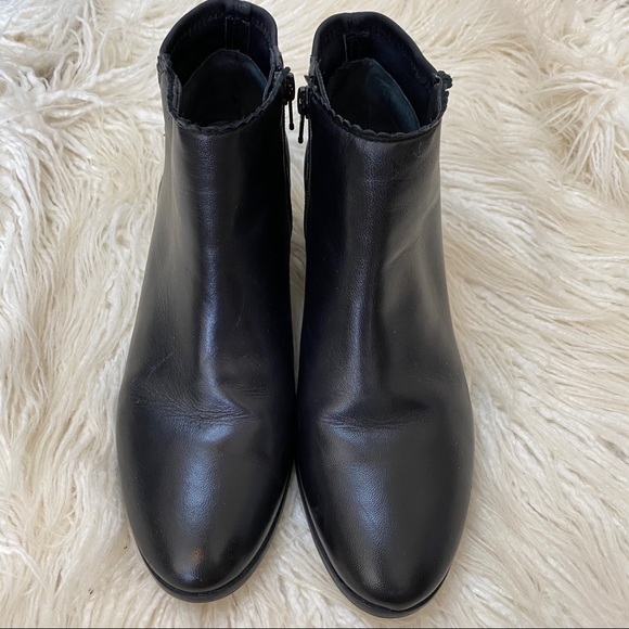 JACK ROGERS black leather Bailee scalloped booties - Picture 3 of 16